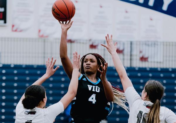 A basketball player taking jumping up for the ball. 